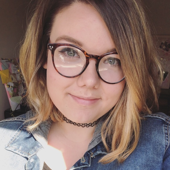 Meet your Posher, Haley - Picture 2 of 3